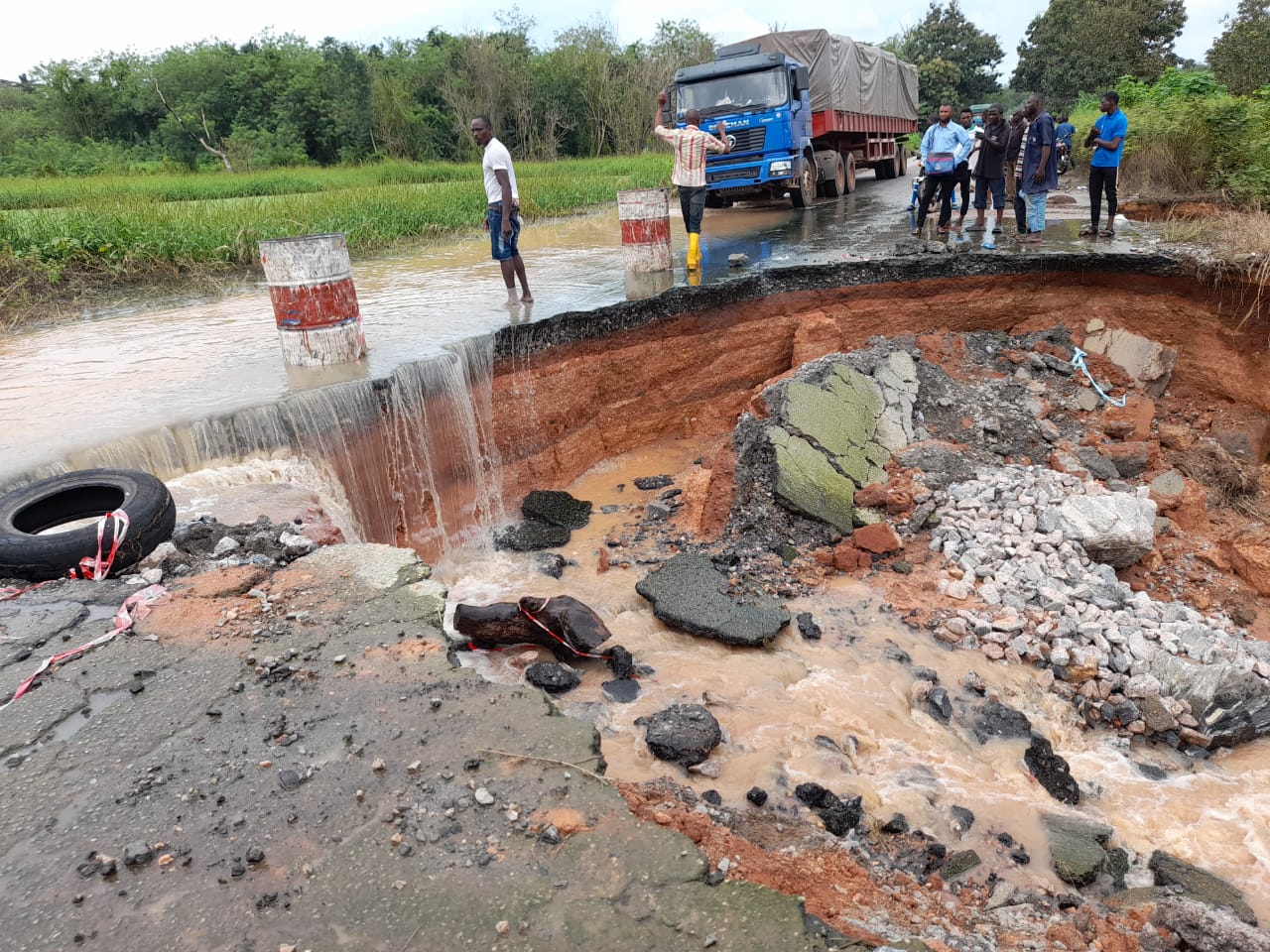 Benin-Akure highway collapses, motorists, passengers stranded