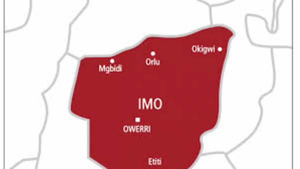 Mob lynches 3 suspected POS robbers in Imo