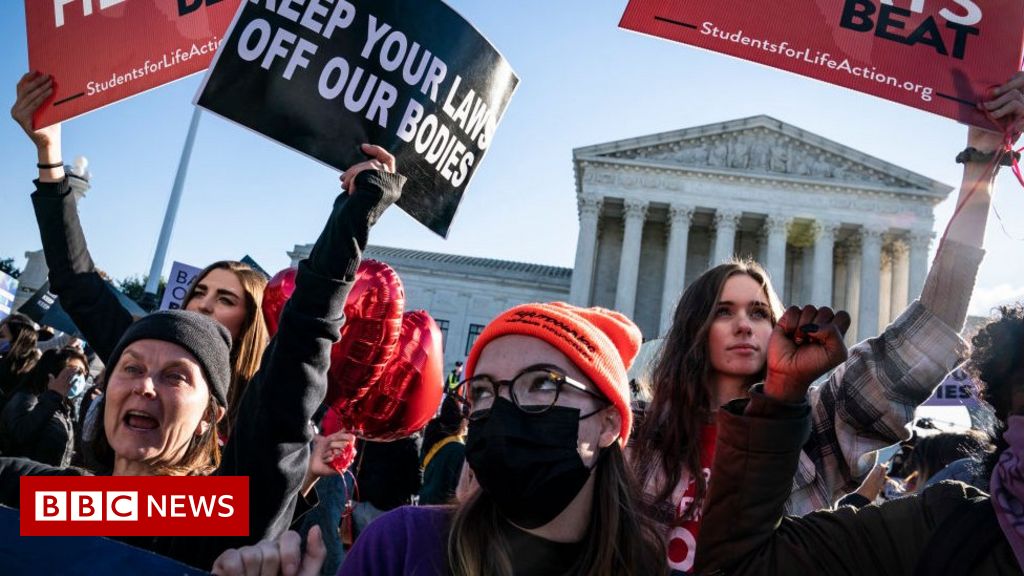 US Supreme Court says Texas abortion clinics can sue over law