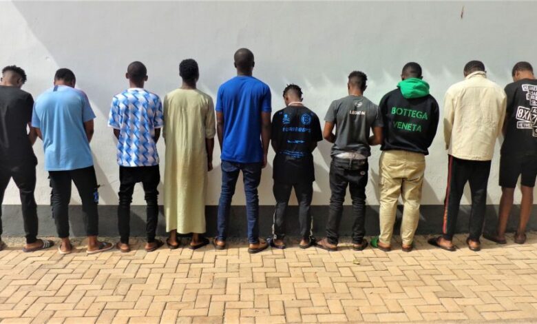 EFCC arrests 120 ‘Yahoo boys’ in Ibadan, Enugu
