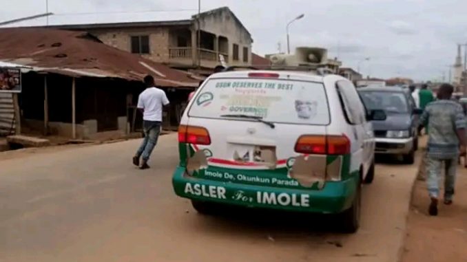 BREAKING: Osun PDP primaries: Mob destroys, sets ablaze Adeleke’s billboards