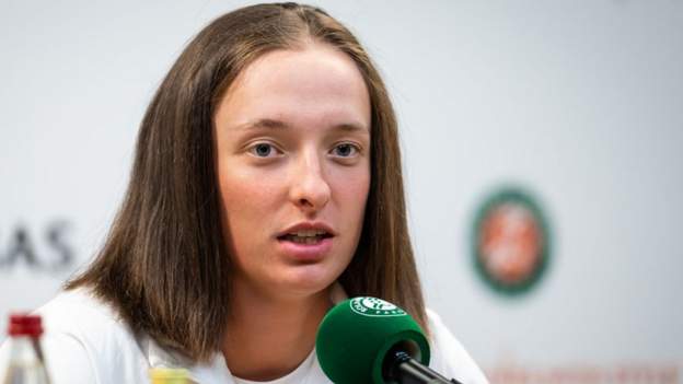 French Open: Top seed Iga Swiatek 'disappointed and surprised' by Amelie Mauresmo comments